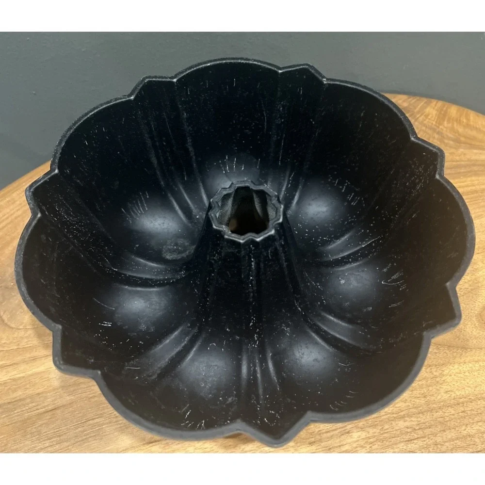 Vintage Nordic Ware Mini Bundt Pan Fluted Green Heavy Made in USA Sage Green